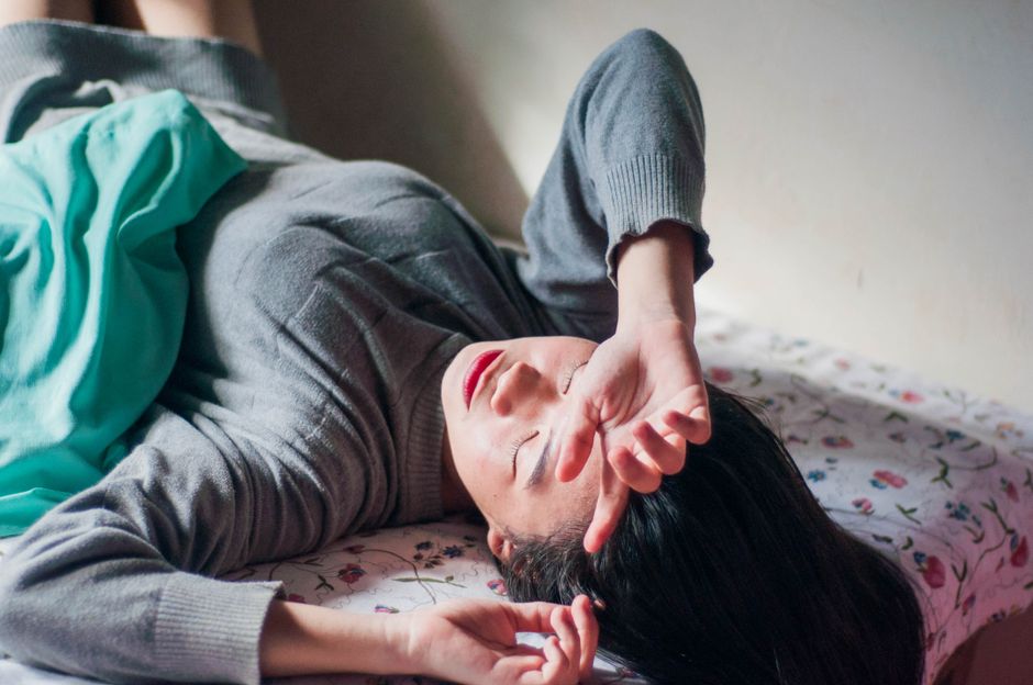 여성 수면무호흡증 증상 진단법: 만성 피로·두통 원인 찾기 이미지